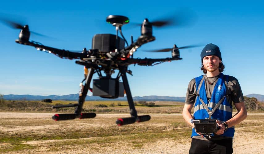 ¿Qué se necesita para trabajar como piloto de drones?