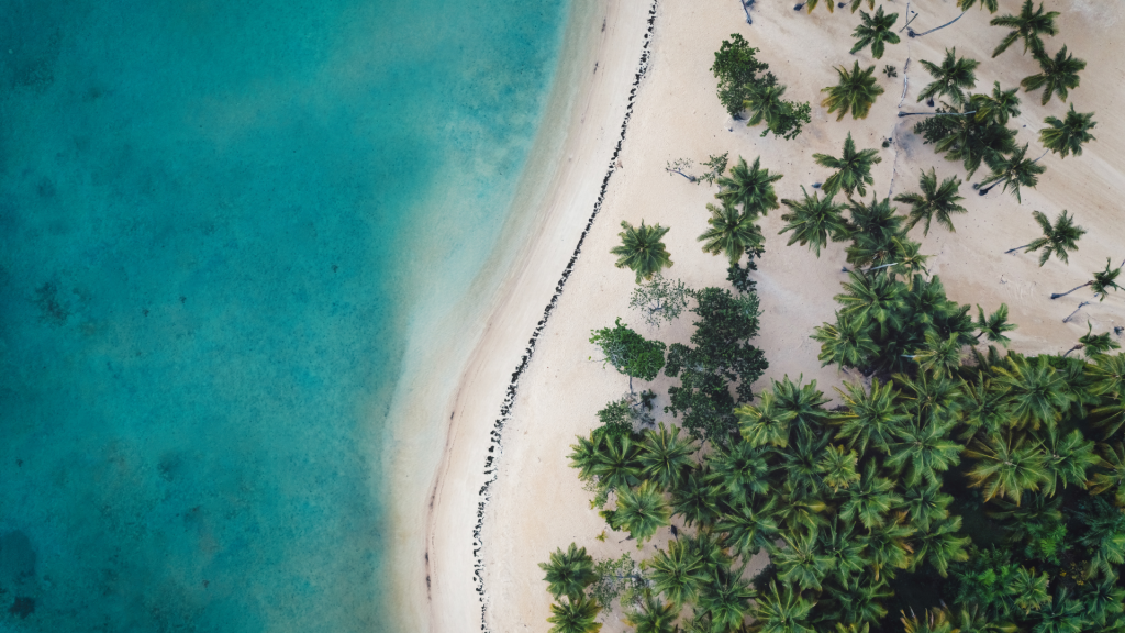 ¿Se puede volar un dron en la playa? Duda resuelta 2024