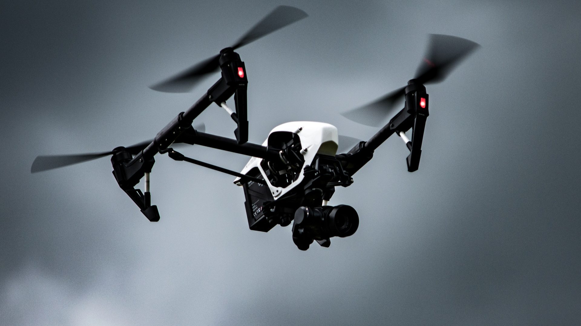 ¿Se puede volar un dron con lluvia? [Tus dudas resueltas]