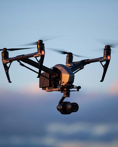 Piloto de drones con certificaciones STS