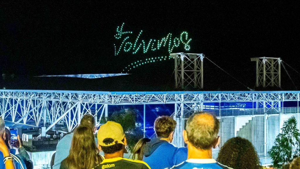 Drone light show en estadio deportivo